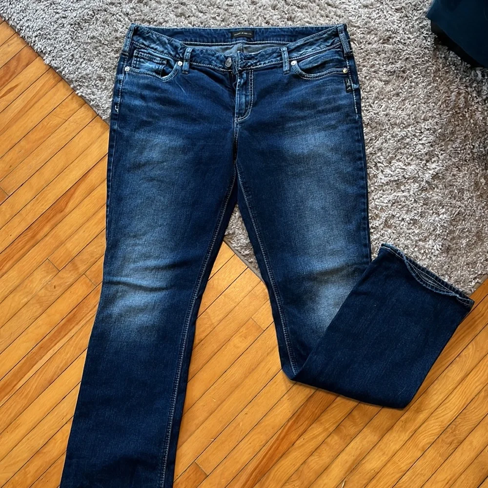 Silver Jeans - Picture 2 of 5